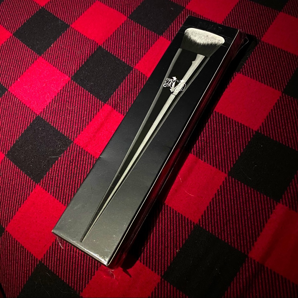 Kat Von D Make Up Brush
